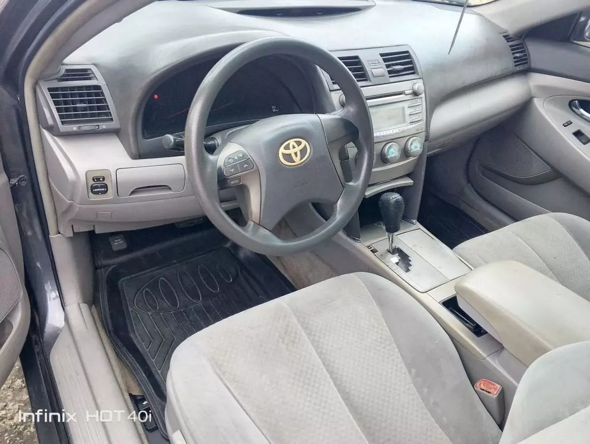 Toyota Camry   - 2009