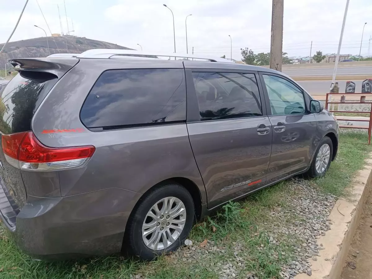 Toyota Sienna   - 2012