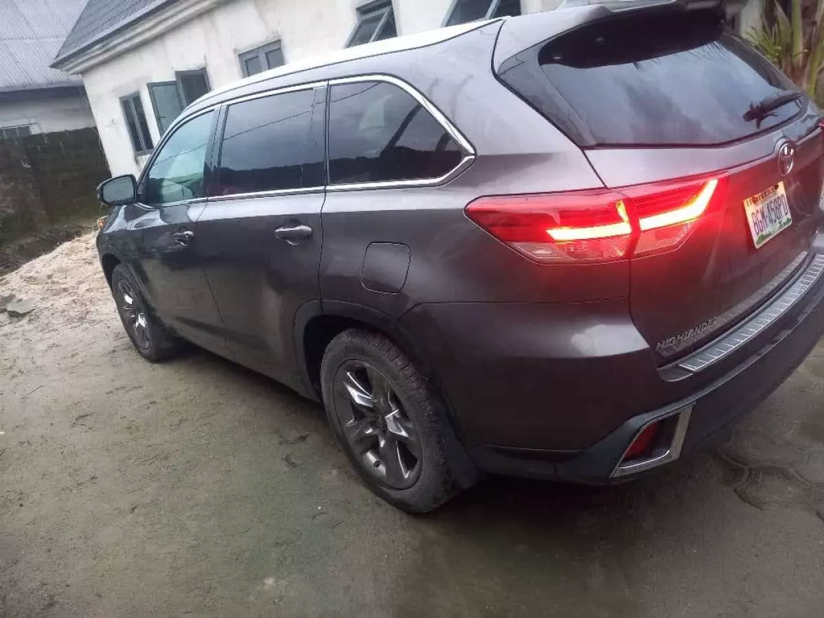 Toyota Highlander   - 2018