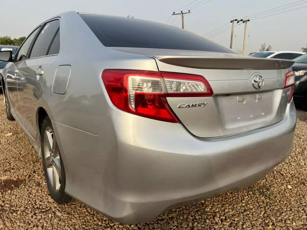 Toyota Camry   - 2012