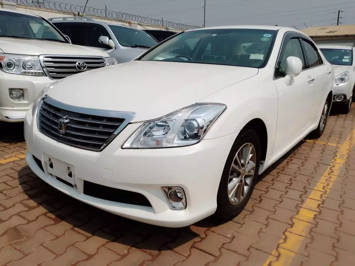 Toyota Crown   - 2011