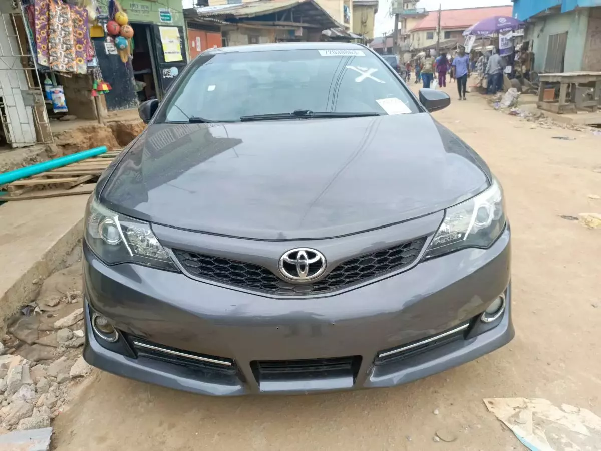 Toyota Camry   - 2014