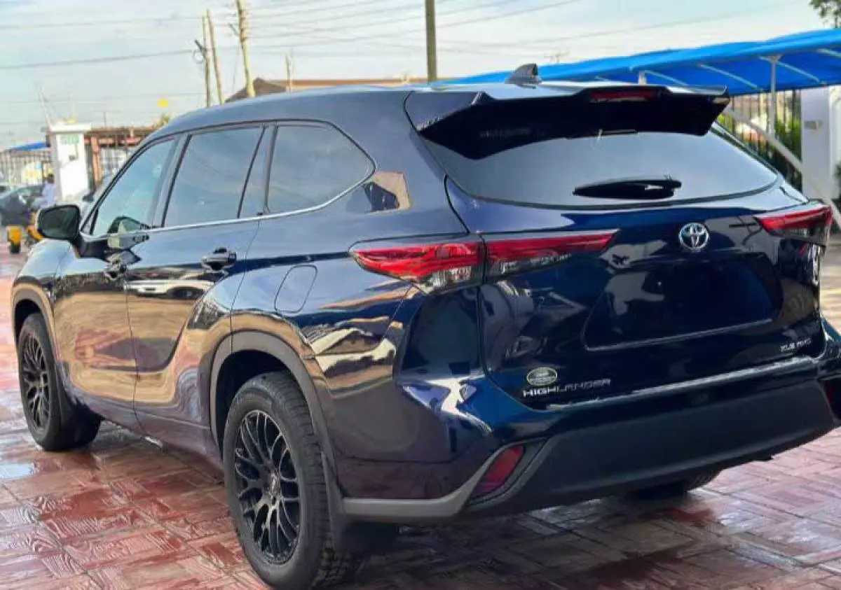 Toyota Highlander   - 2021