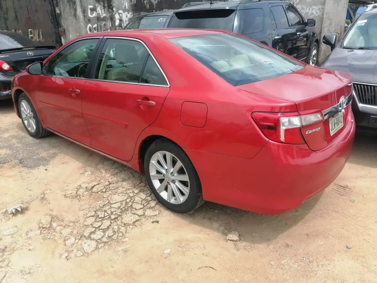 Toyota Camry   - 2014