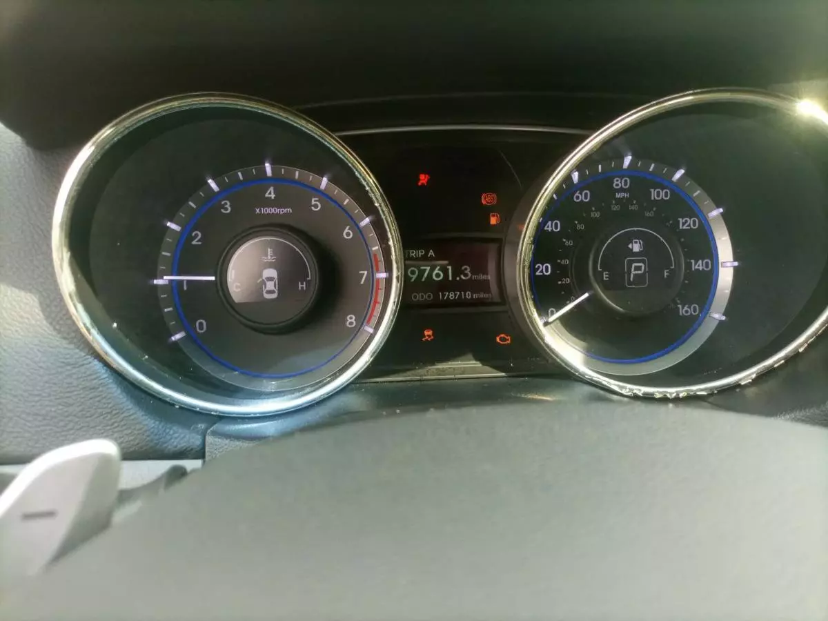 Hyundai Sonata - 2012