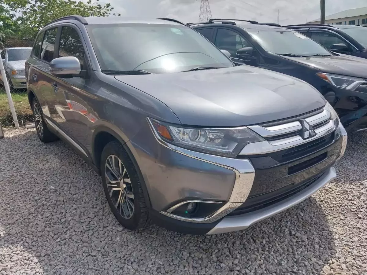 Mitsubishi OUTLANDER   - 2017