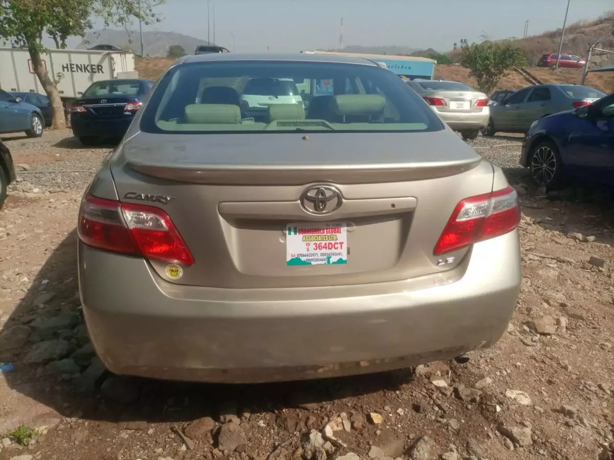 Toyota Camry - 2008