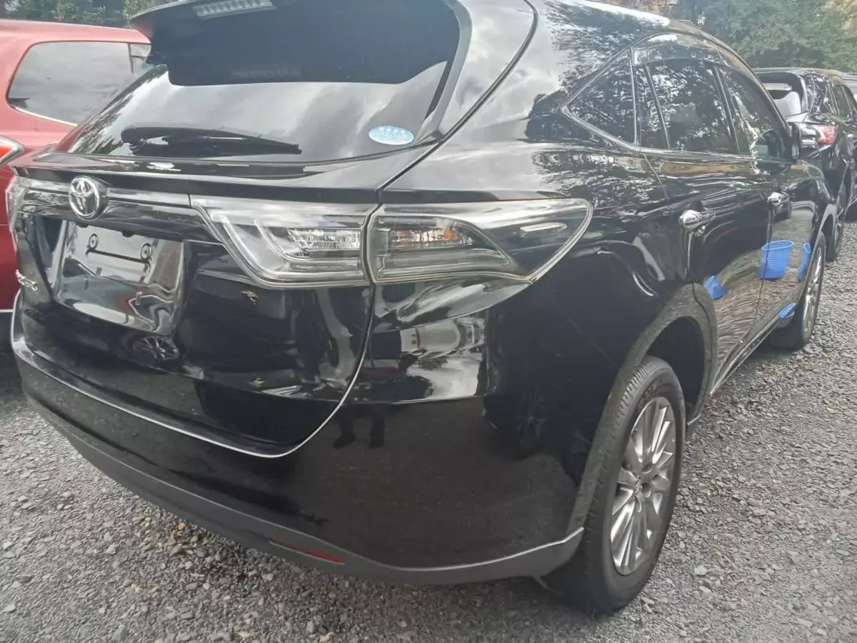 Toyota Harrier   - 2016