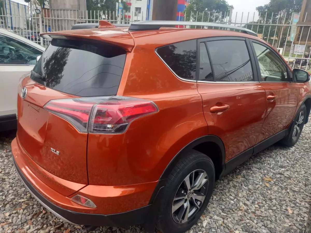 Toyota Rav4   - 2017