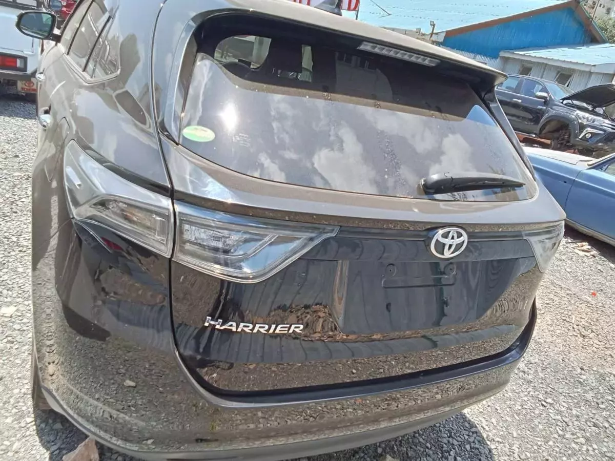 Toyota Harrier   - 2016