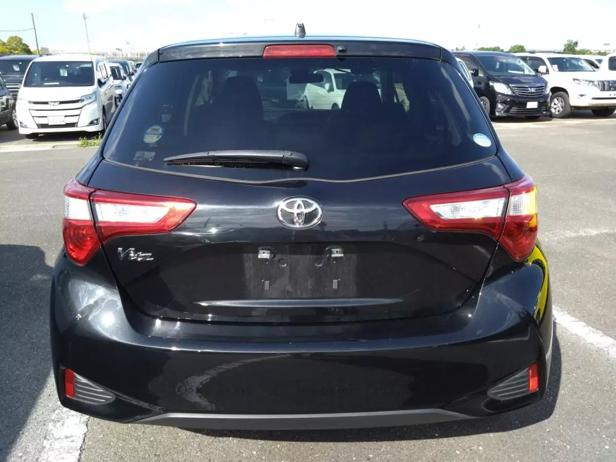 Toyota Vitz   - 2018
