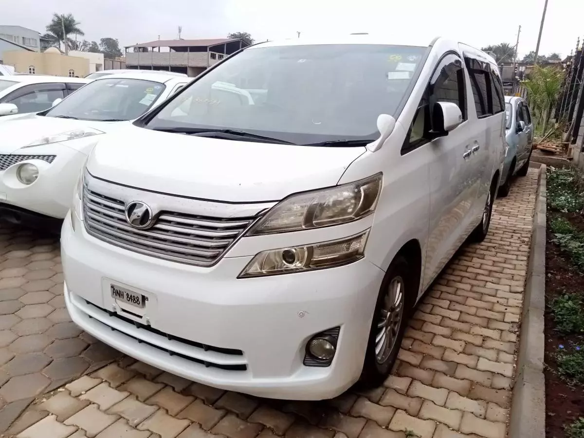 Toyota Vellfire    - 2010