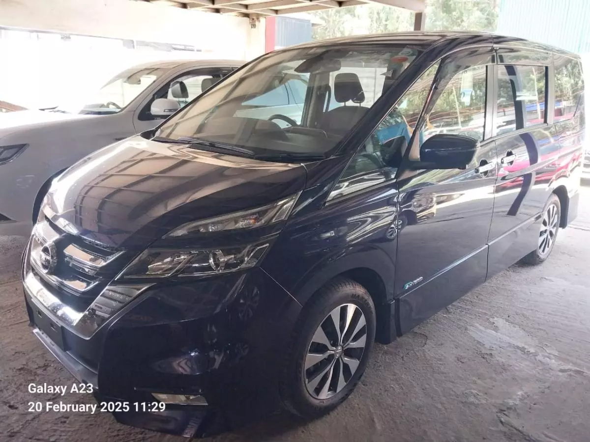 Nissan Serena Hybrid    - 2017