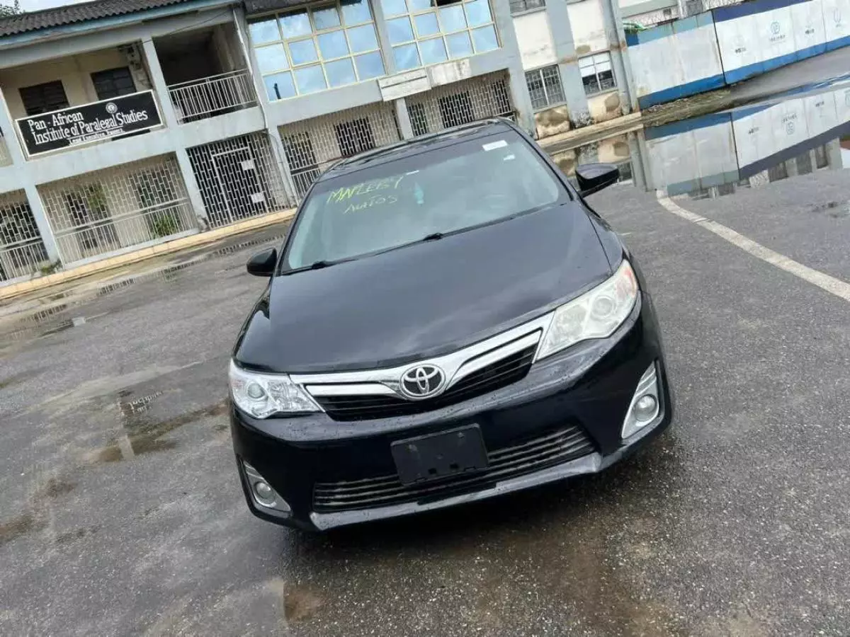 Toyota Camry   - 2012