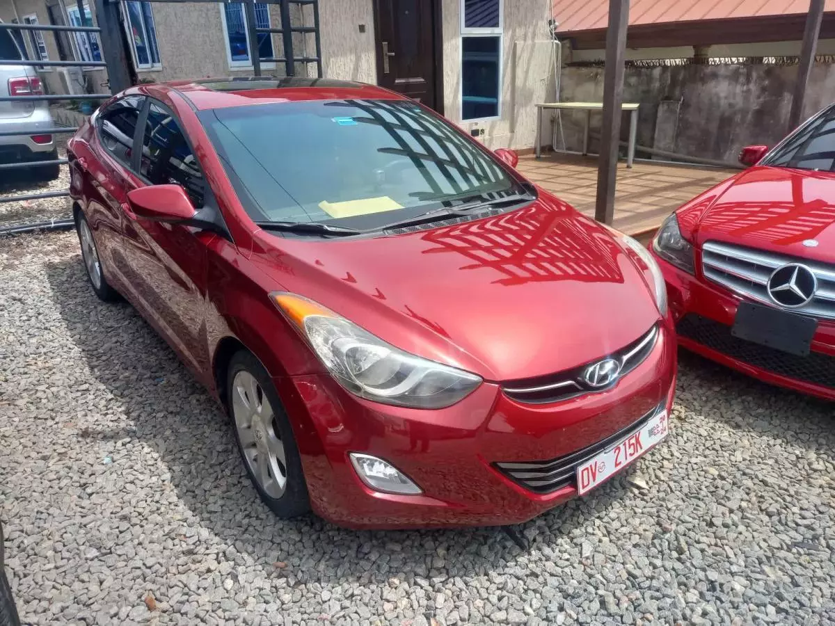 Hyundai Elantra   - 2013