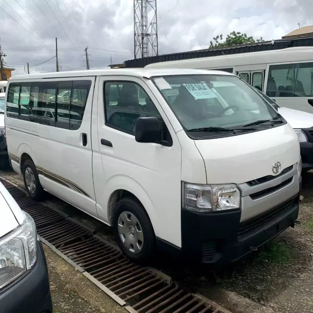 Toyota Hiace   - 2009