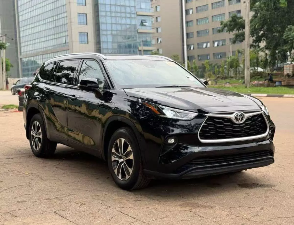 Toyota Highlander   - 2021