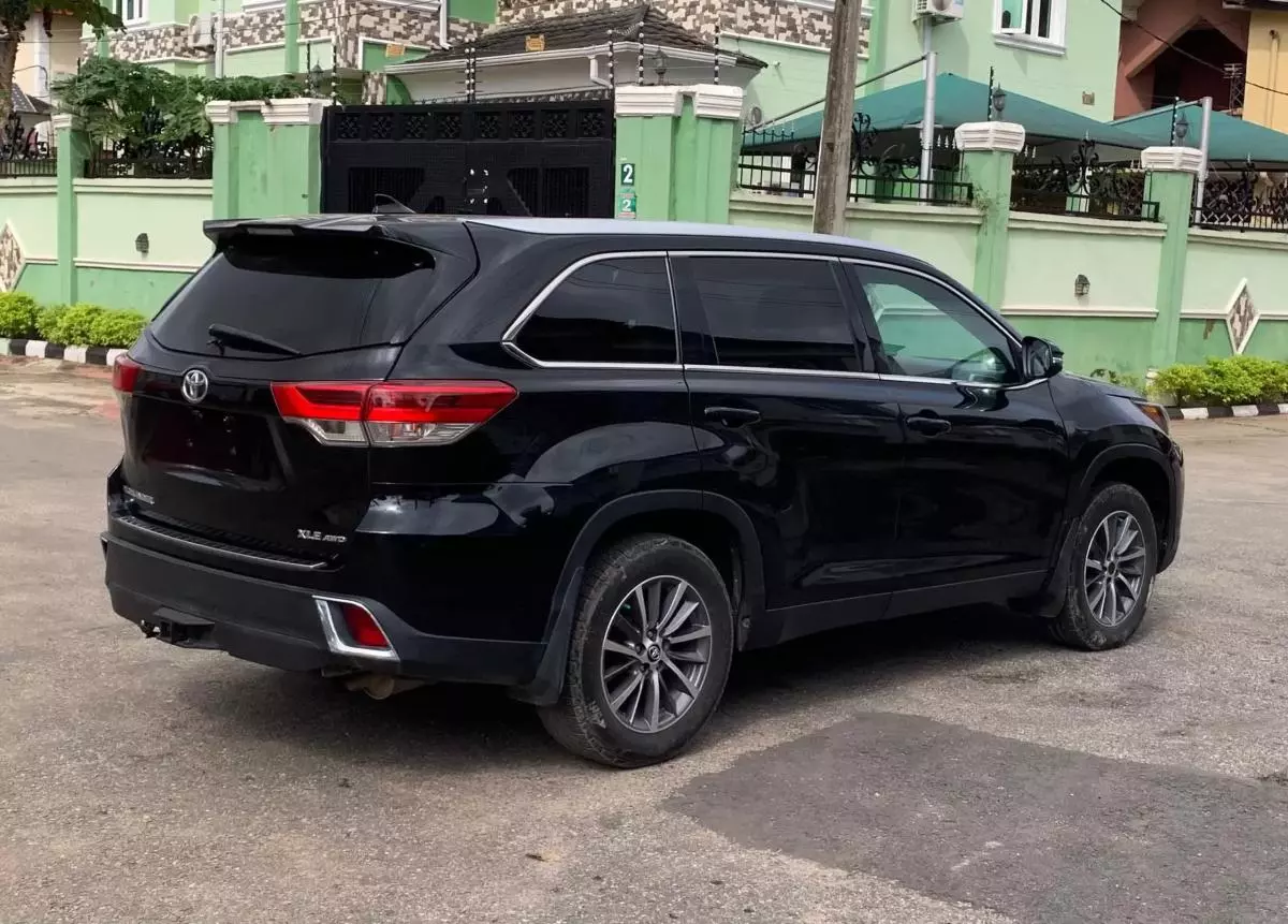 Toyota Highlander   - 2019