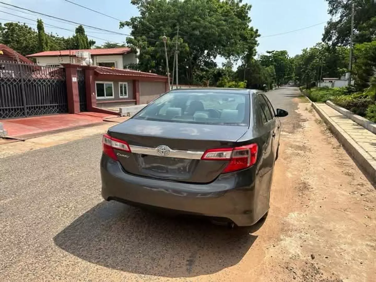 Toyota Camry   - 2014