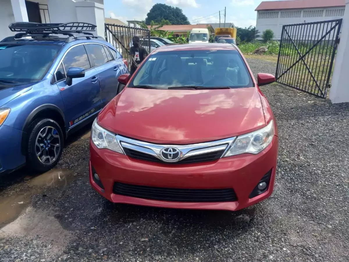 Toyota Camry   - 2013