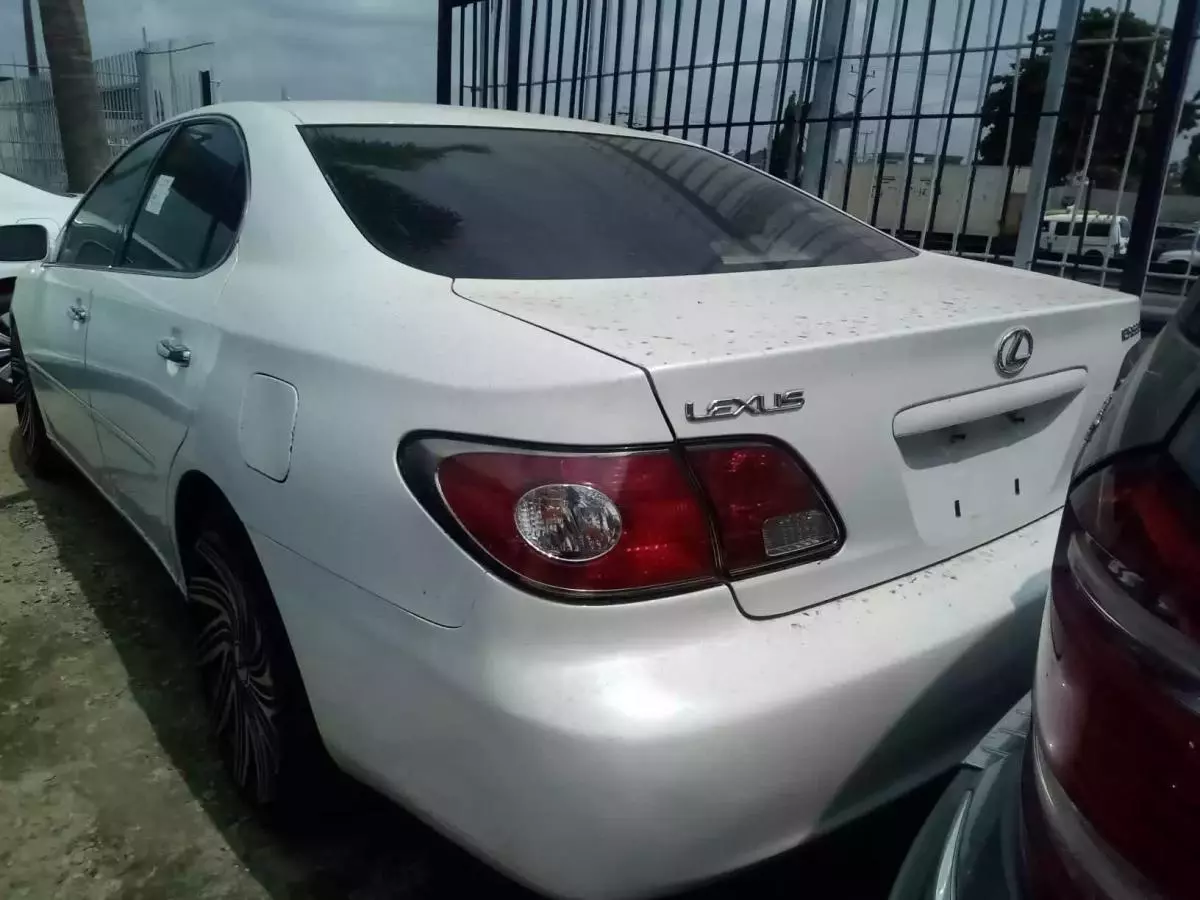 Lexus ES 300   - 2004