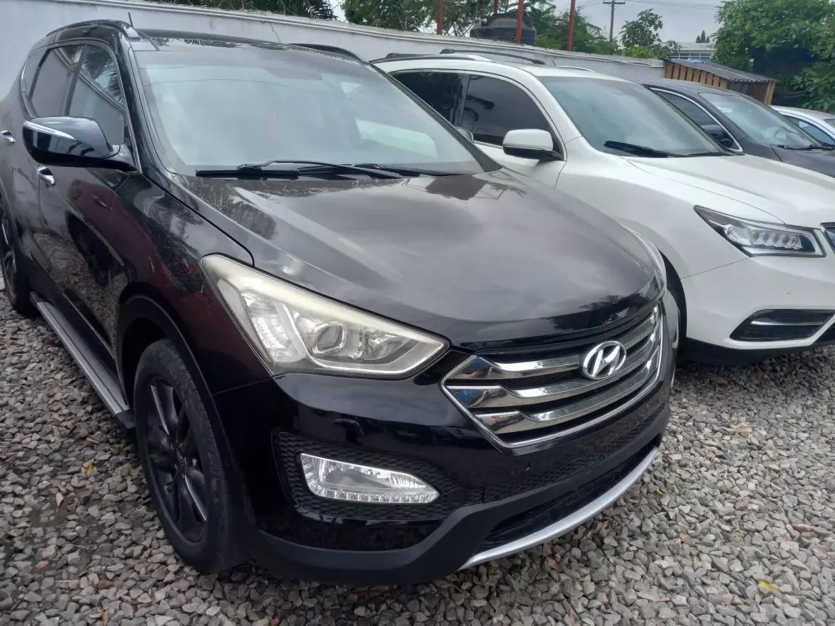 Hyundai Santa Fe   - 2015