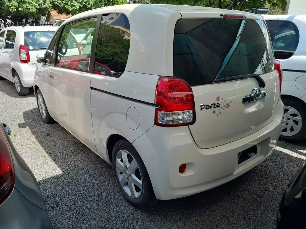 Toyota Porte - 2015