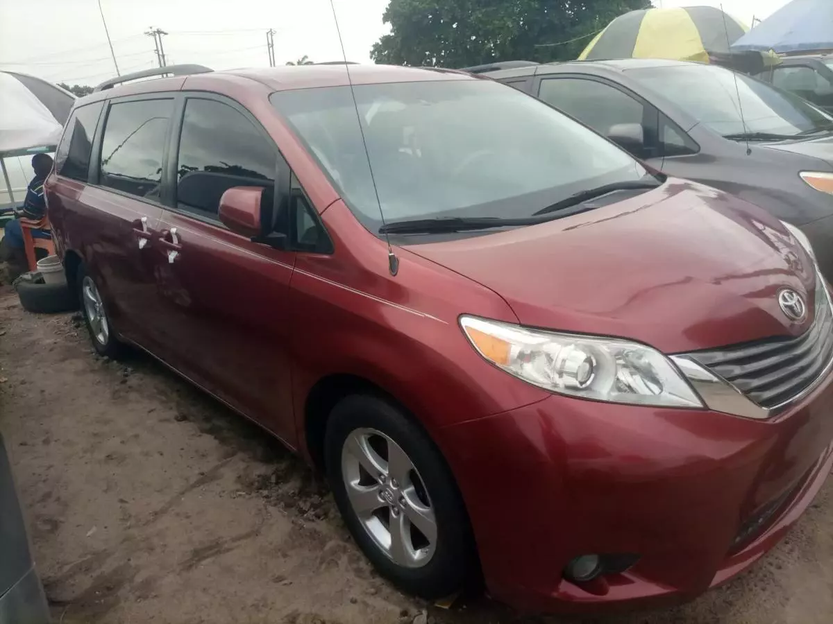 Toyota Sienna   - 2012