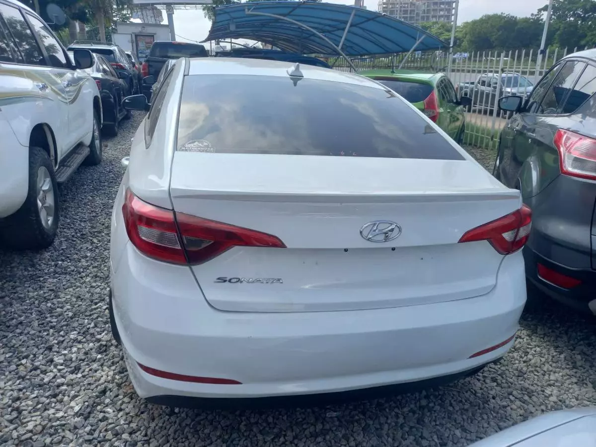 Hyundai Sonata   - 2016