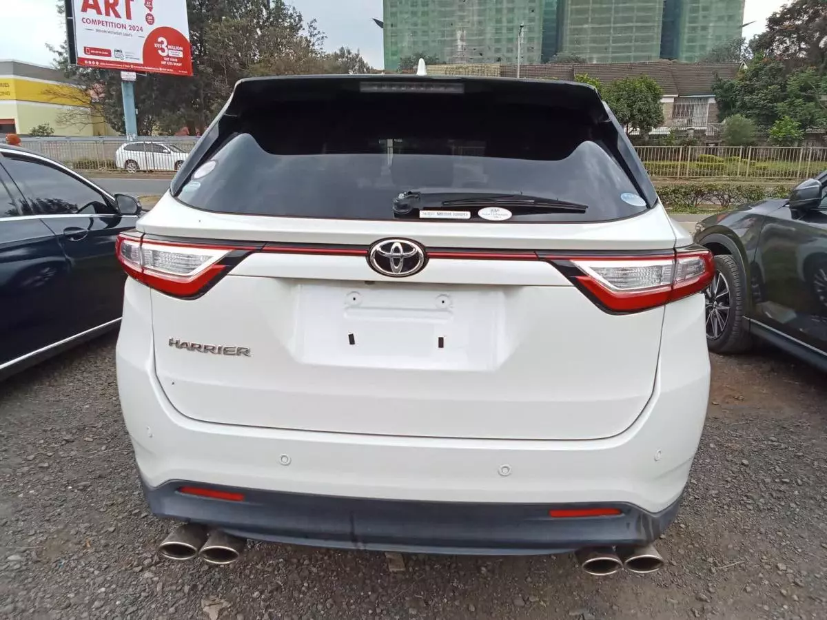 Toyota Harrier   - 2017