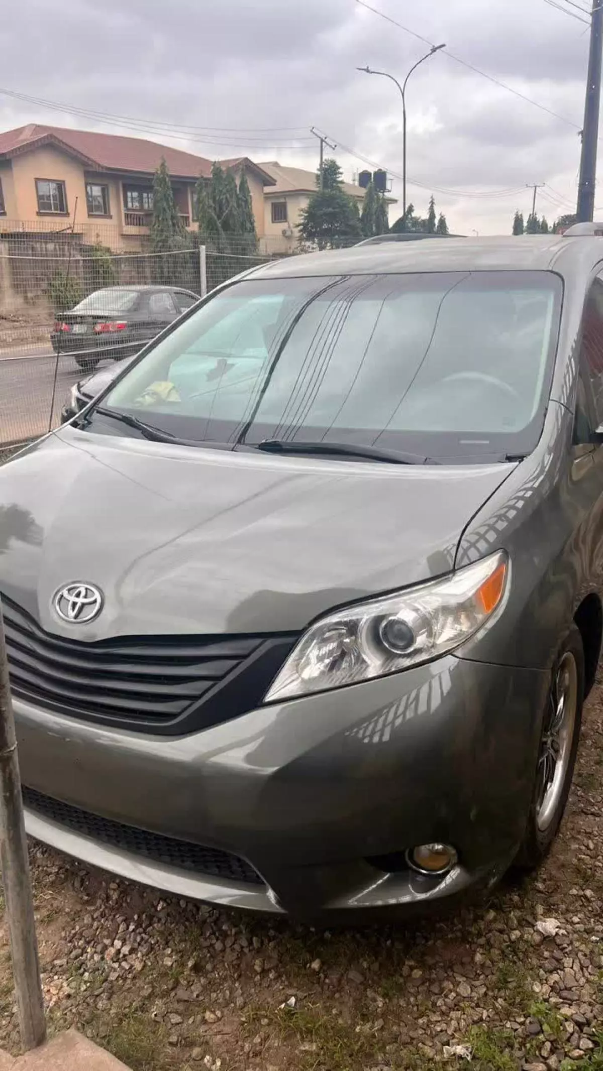 Toyota Sienna   - 2011