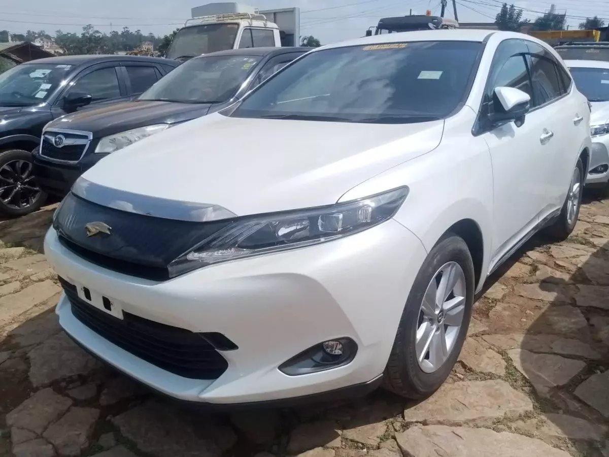 Toyota Harrier   - 2016