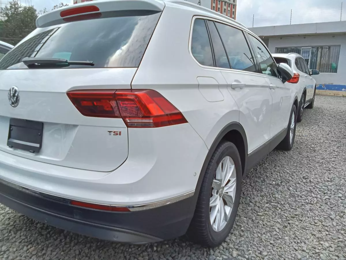 Volkswagen Tiguan   - 2017