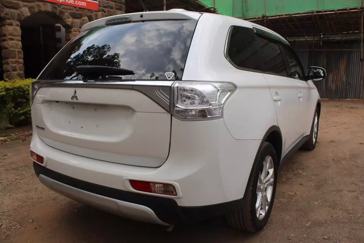 Mitsubishi Outlander GLX - 2015
