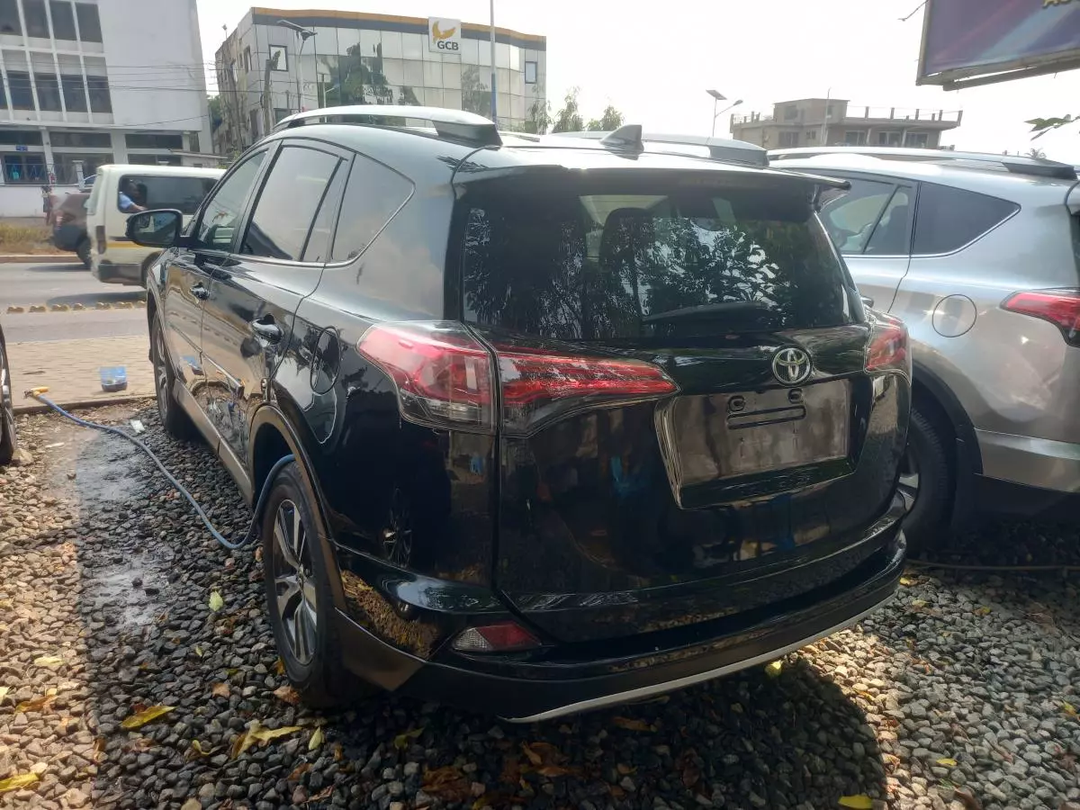 Toyota RAV4   - 2017