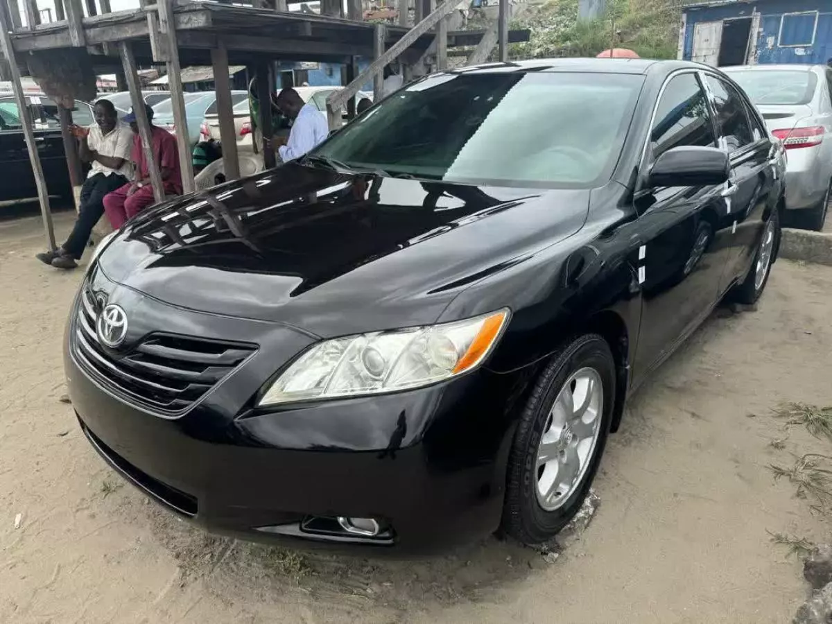 Toyota Camry   - 2009