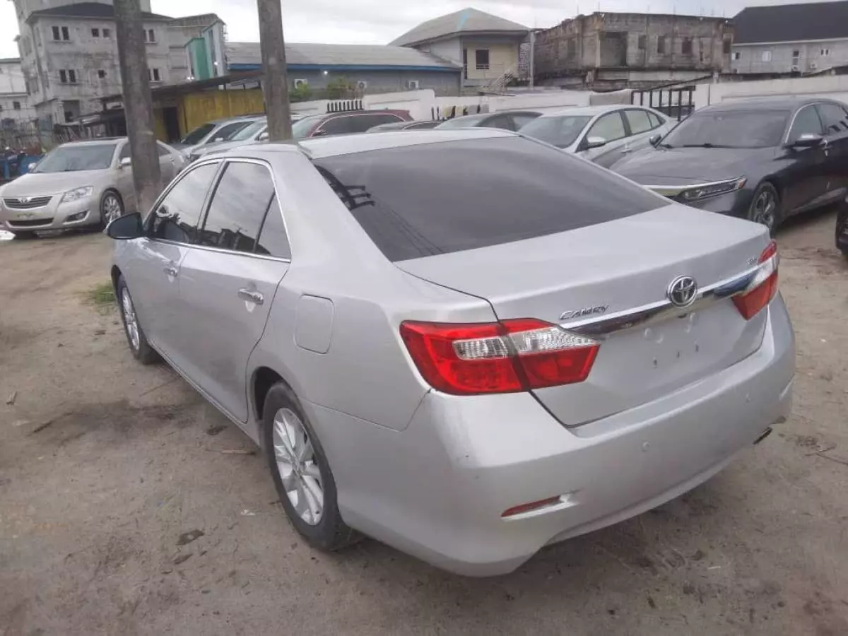 Toyota Camry   - 2014