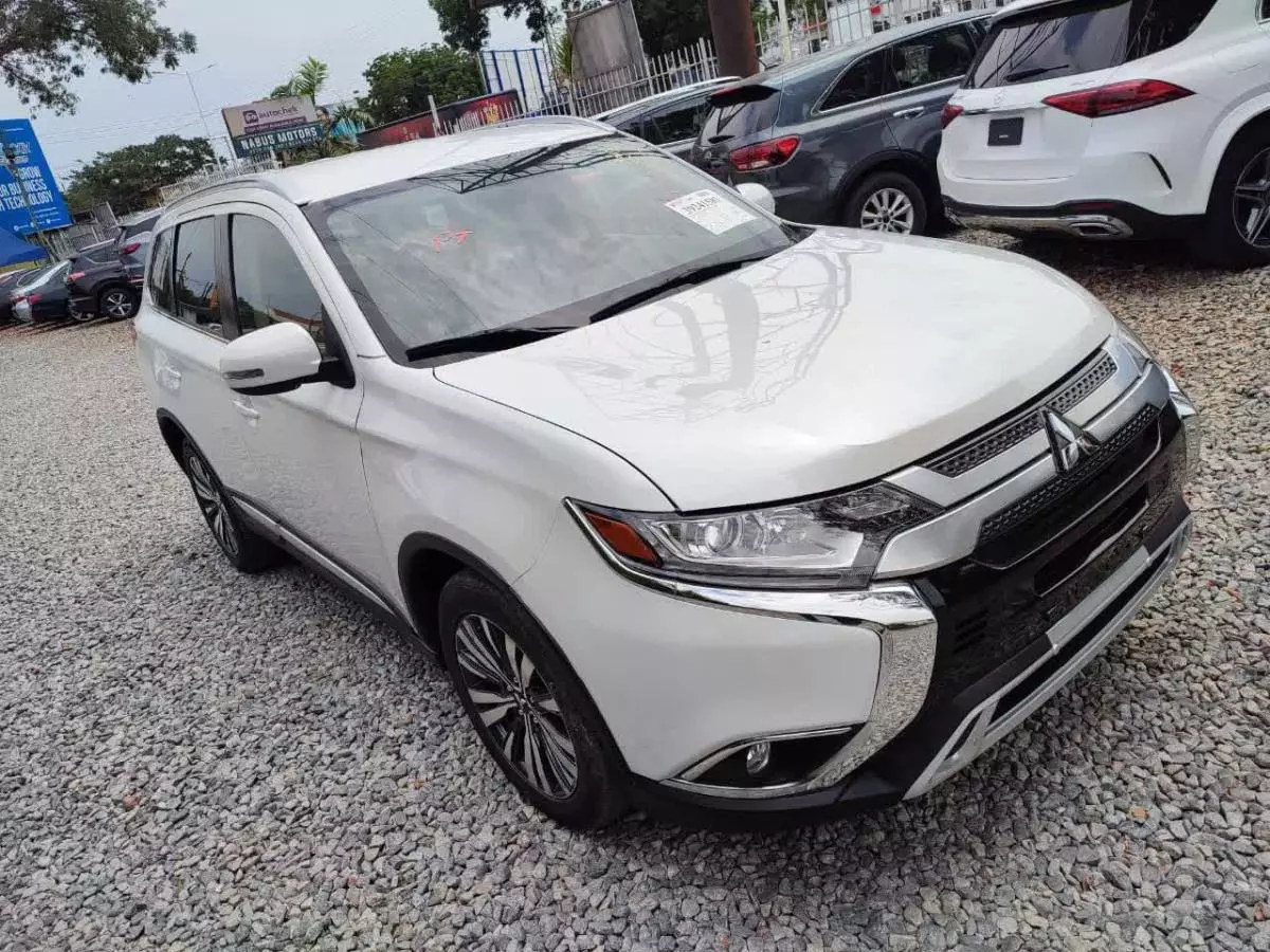 Mitsubishi OUTLANDER   - 2019