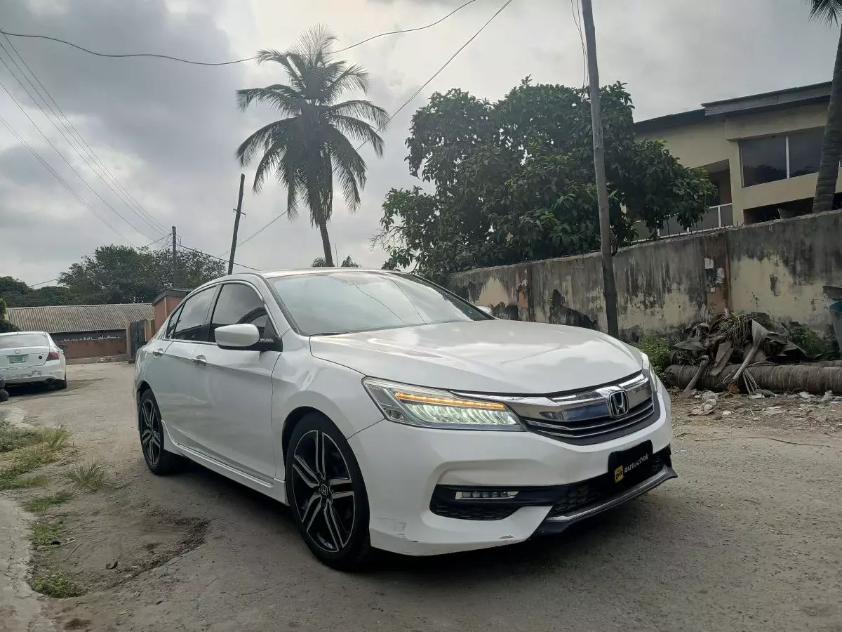 Honda Accord   - 2017