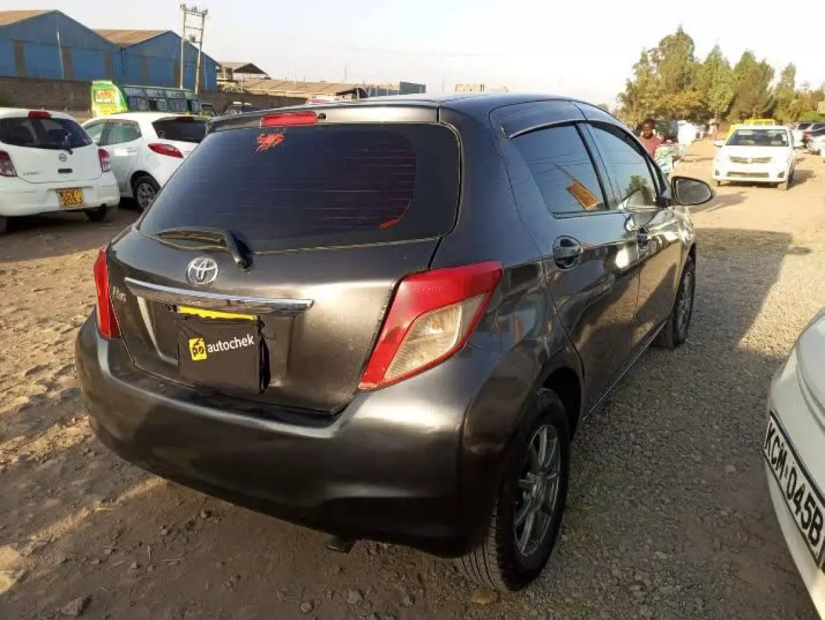Toyota Vitz - 2013