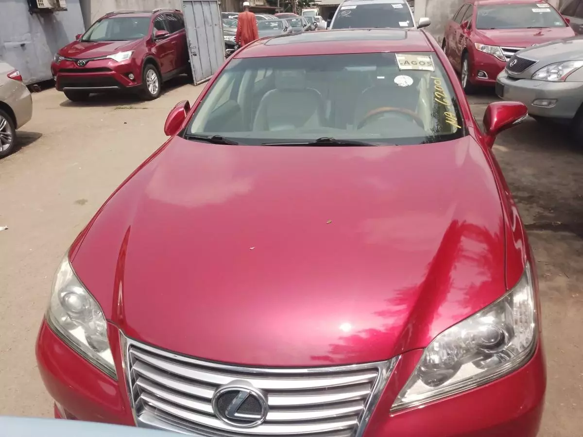 Lexus ES 350   - 2010