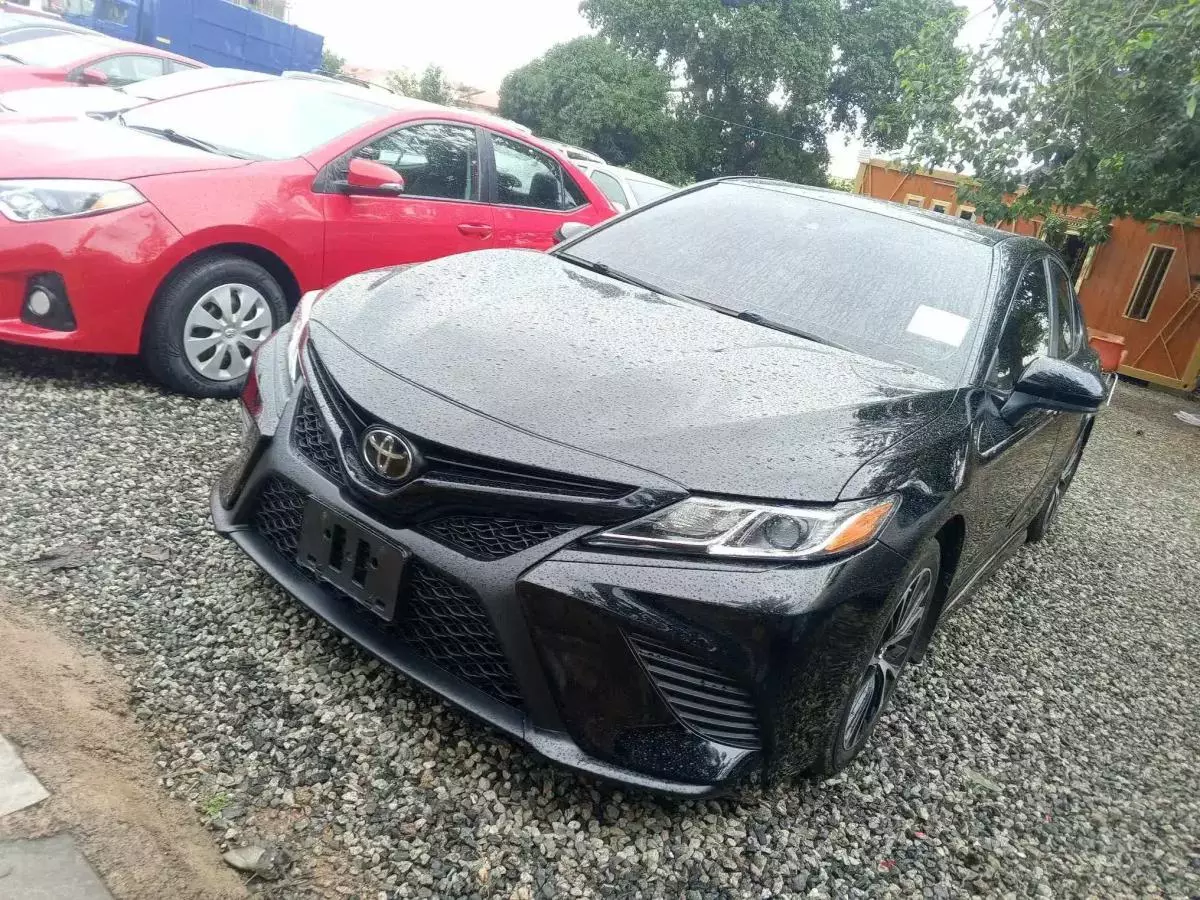 Toyota Camry   - 2019