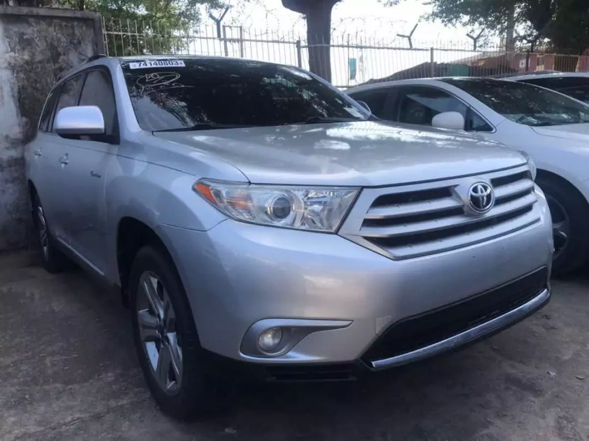 Toyota Highlander   - 2011