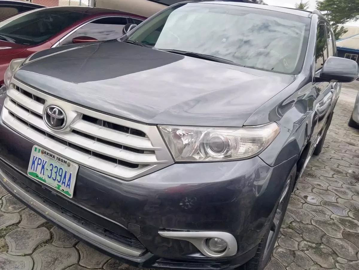 Toyota Highlander   - 2013