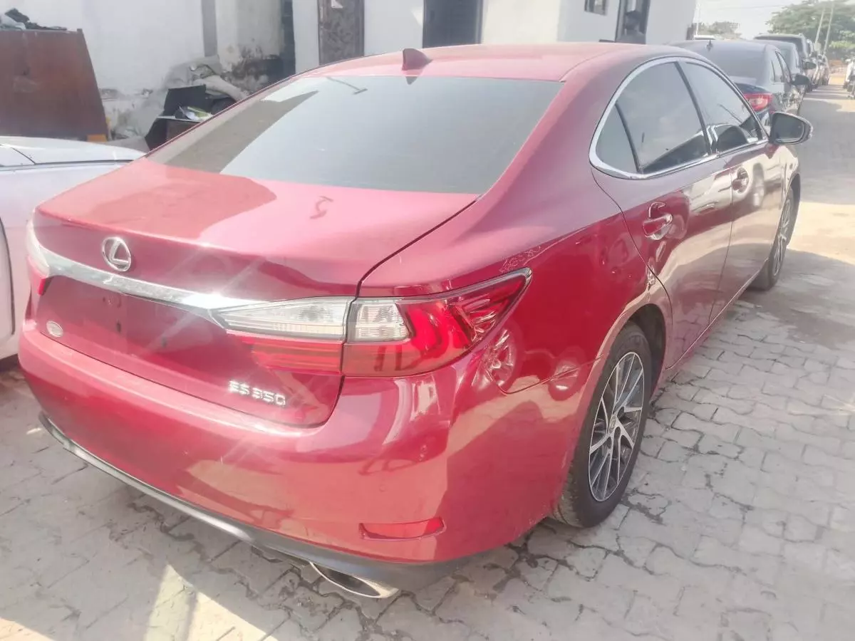 Lexus ES 350   - 2016