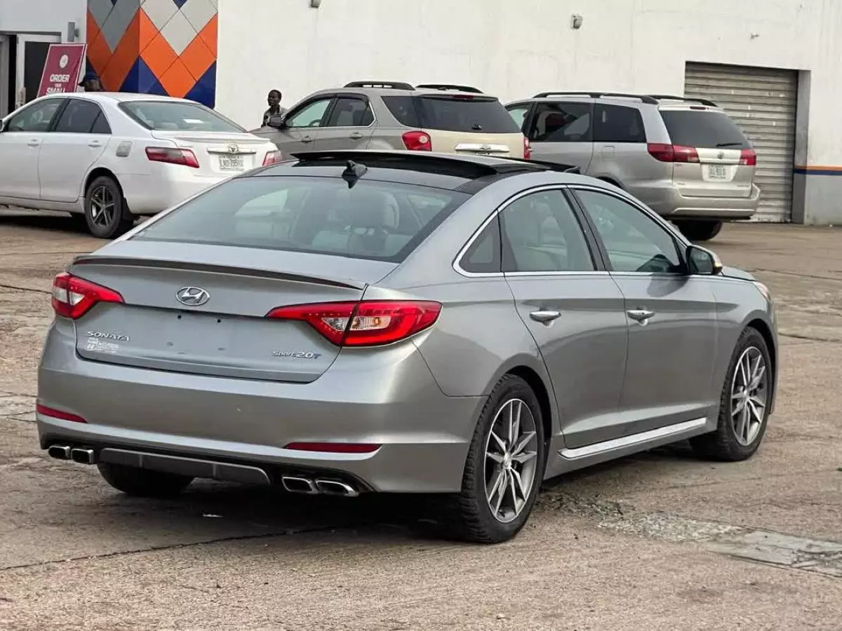 Hyundai Sonata   - 2015