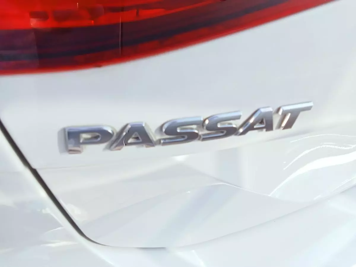 Volkswagen Passat   - 2017