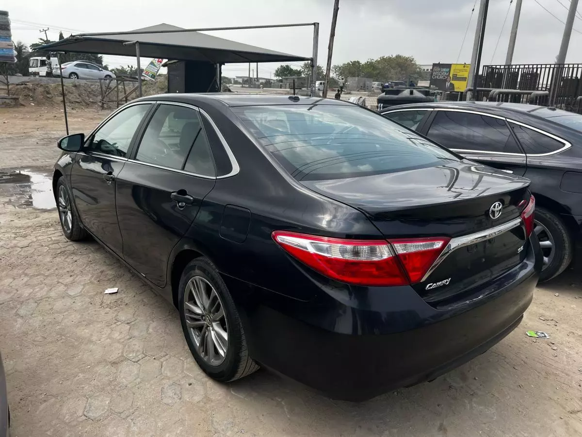 Toyota Camry   - 2015