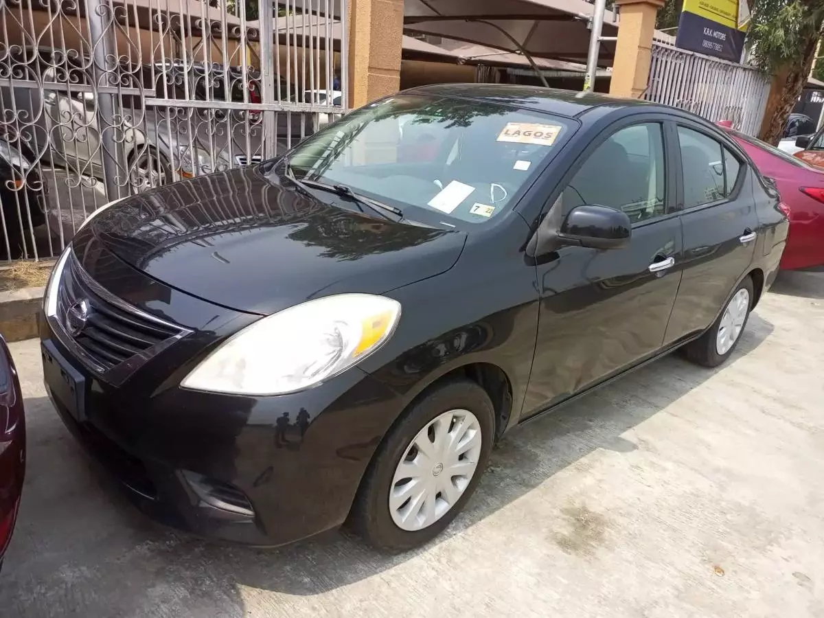 Nissan Versa   - 2014