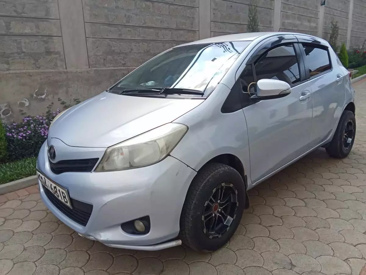 Toyota Vitz   - 2013